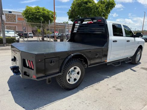 Used 2022 RAM 2500 Tradesman w/ Chrome Appearance Group AWD/4WD image 5