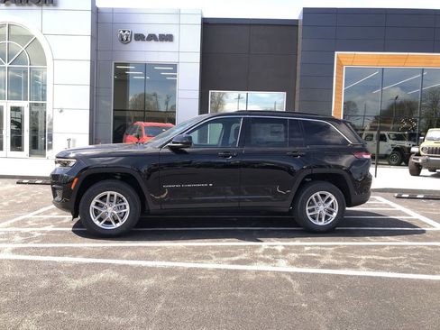 New 2026 Jeep Grand Cherokee Laredo image 11