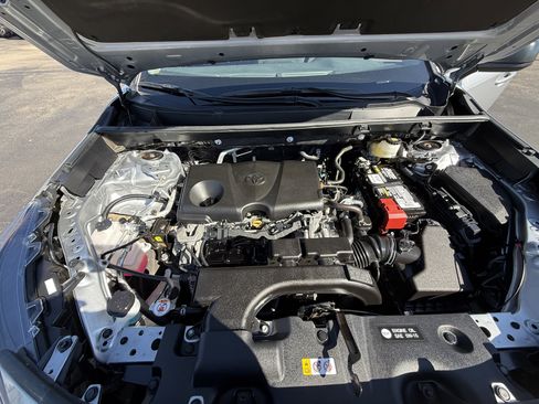 Used 2021 Toyota RAV4 LE image 17