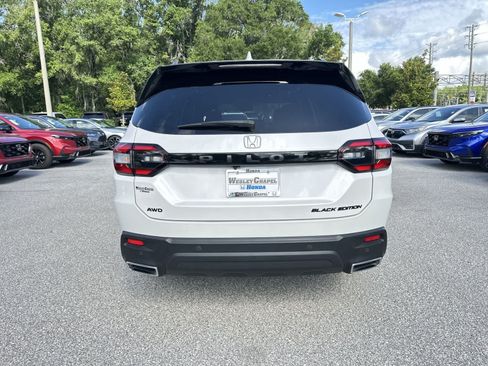 Used 2025 Honda Pilot Black Edition image 5