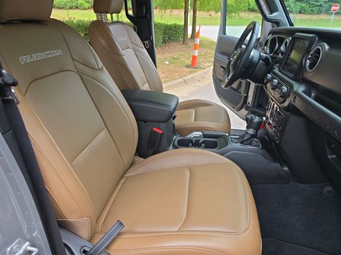 Used 2022 Jeep Wrangler Unlimited Rubicon w/ Dual Top Group AWD/4WD image 10