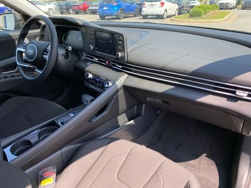 Certified 2025 Hyundai Elantra Blue image 33