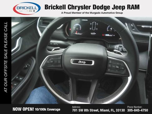 Used 2023 Jeep Grand Cherokee L Laredo image 10