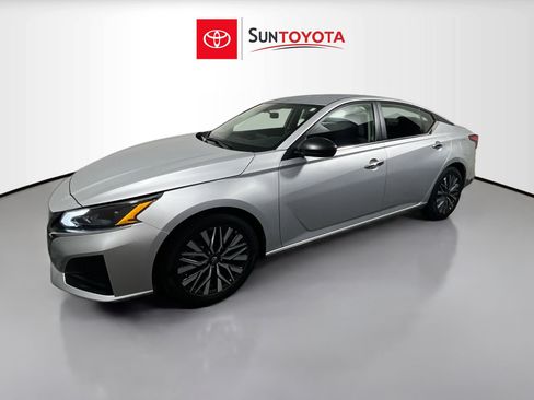 Used 2024 Nissan Altima 2.5 SV FWD image 9
