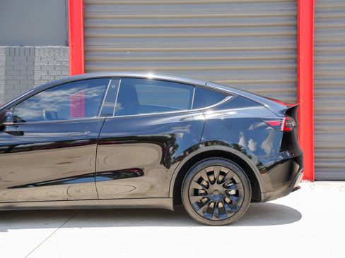Used 2023 Tesla Model Y AWD image 8
