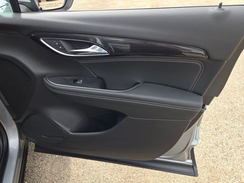 Used 2023 Buick Envision Essence image 6