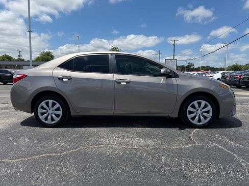 Used 2016 Toyota Corolla LE FWD image 4