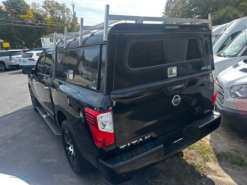 Used 2020 Nissan Titan SV w/ SV Convenience Package RWD image 3