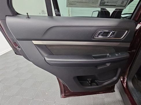Used 2018 Ford Explorer XLT w/ Equipment Group 202A FWD image 36