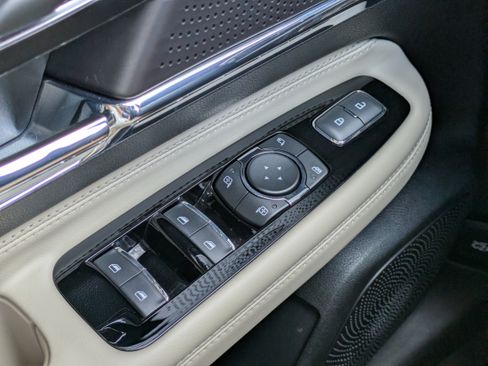 Used 2025 Lincoln Corsair Reserve FWD image 21