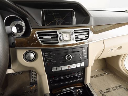 Used 2016 Mercedes-Benz E 350 4MATIC Sedan image 19