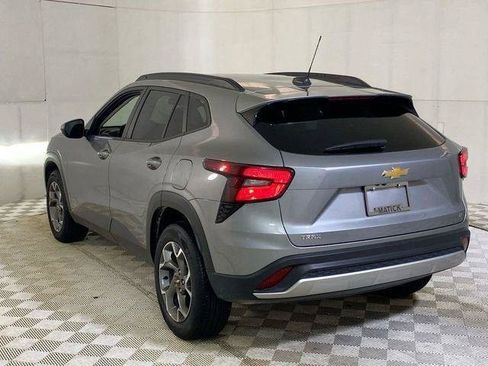 Used 2025 Chevrolet Trax LT FWD image 23