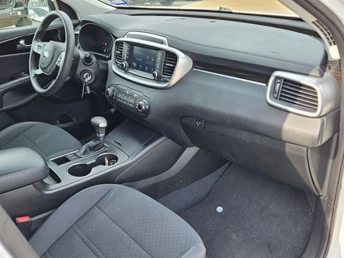 Used 2020 Kia Sorento LX image 18