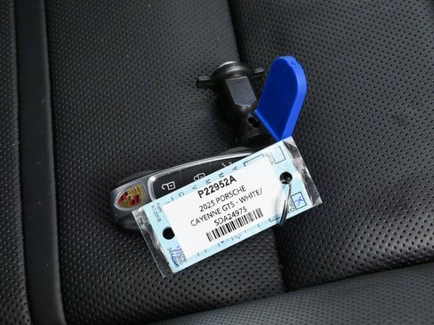 Used 2025 Porsche Cayenne GTS AWD/4WD image 5