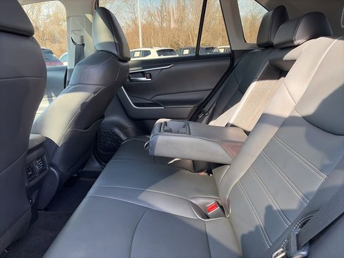 Used 2021 Toyota RAV4 XLE Premium image 25