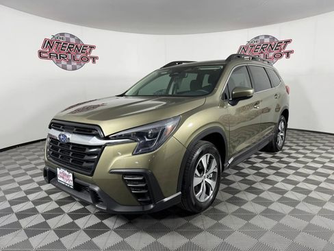 Used 2024 Subaru Ascent Premium w/ Convenience Package image 3