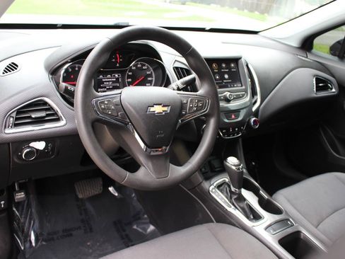 Used 2019 Chevrolet Cruze LT w/ LT Fleet Convenience Package FWD image 17