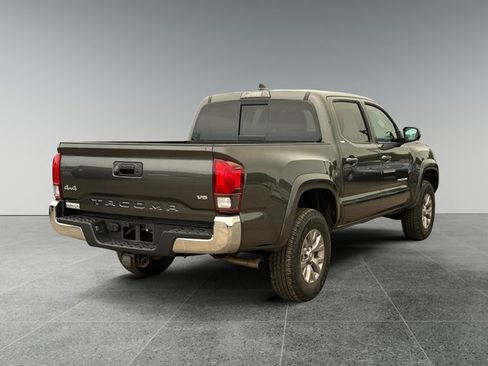 Used 2019 Toyota Tacoma SR5 AWD/4WD image 5