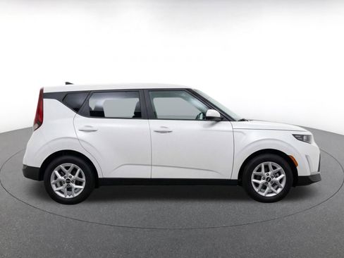 Used 2025 Kia Soul LX w/ LX Technology Package FWD image 10