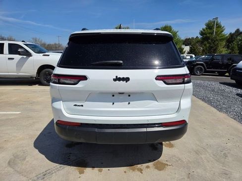 Used 2023 Jeep Grand Cherokee L Laredo image 14