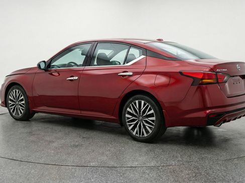 Used 2025 Nissan Altima 2.5 SV FWD image 6
