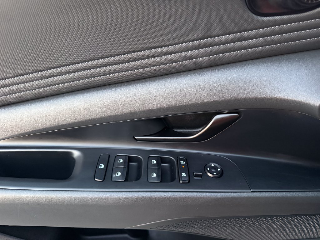 Used 2025 Hyundai Elantra SEL FWD image 17