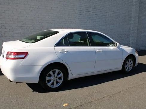 Used 2011 Toyota Camry LE w/ LE Extra-Value Pkg image 9