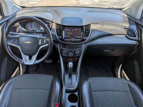 Used 2022 Chevrolet Trax LT w/ Driver Confidence Package AWD/4WD image 16