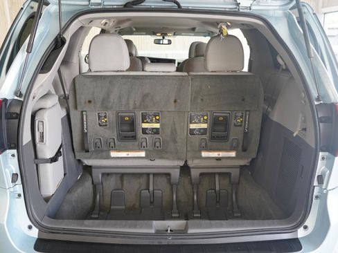 Used 2015 Toyota Sienna XLE FWD image 41