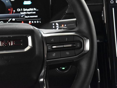 Used 2026 GMC Acadia Elevation w/ Elevation Premium Package FWD image 11