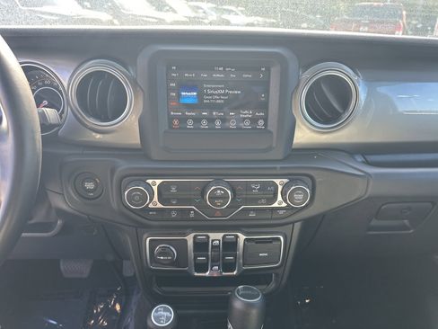 Used 2020 Jeep Gladiator Overland w/ Trailer Tow Package image 31