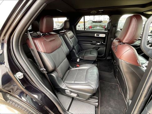 Used 2023 Ford Explorer Platinum w/ Technology Package AWD/4WD image 27