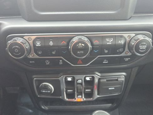 Used 2022 Jeep Wrangler Unlimited Sport AWD/4WD image 29