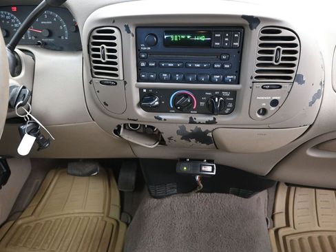 Used 2002 Ford F150 XLT image 30