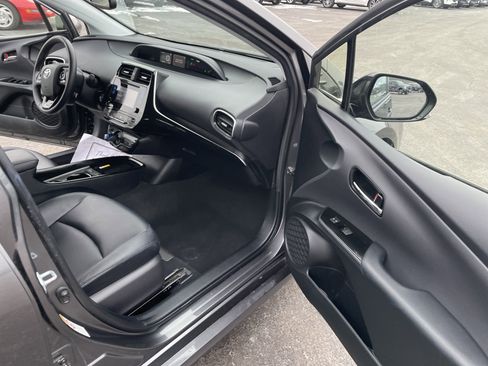 Used 2019 Toyota Prius XLE image 19
