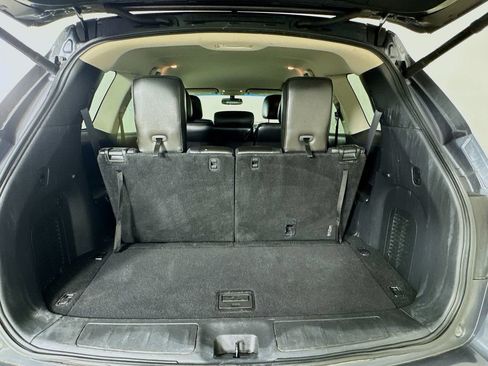 Used 2013 Nissan Pathfinder SL FWD image 32
