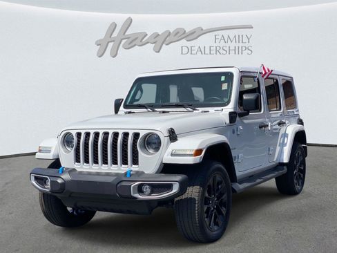 Used 2023 Jeep Wrangler Unlimited Sahara w/ Cold Weather Group AWD/4WD image 9