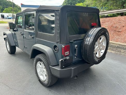 Used 2017 Jeep Wrangler Unlimited Sport w/ Quick Order Package 24S AWD/4WD image 3