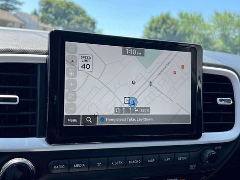 Used 2025 Hyundai Venue Limited FWD image 33