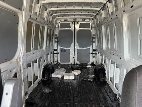 Used 2014 Freightliner Sprinter 2500 RWD image 15