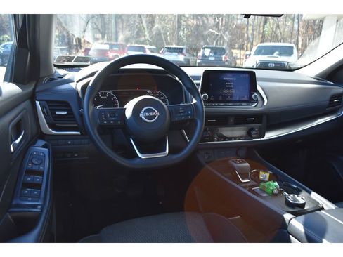 Used 2024 Nissan Rogue SV image 12