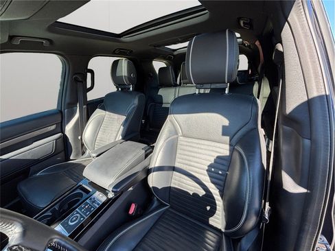Used 2019 Land Rover Discovery HSE image 19