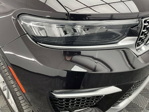 Used 2022 Jeep Grand Cherokee Summit w/ Luxury Tech Group V image 27