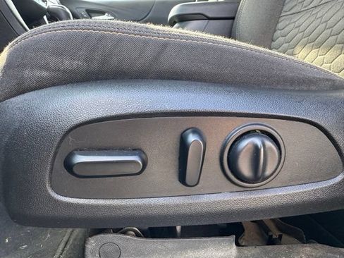 Used 2020 Chevrolet Equinox LT FWD image 18