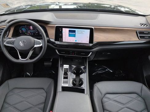 Used 2025 Volkswagen Atlas SE FWD image 14
