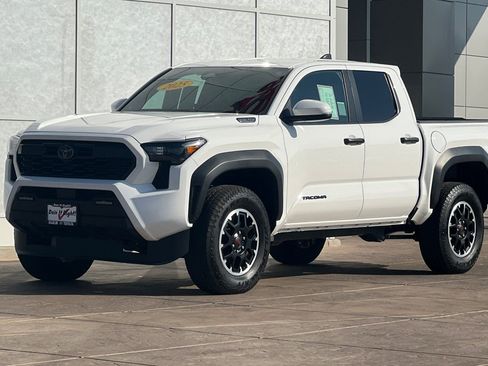 Certified 2025 Toyota Tacoma TRD Off-Road image 10