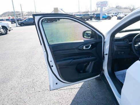 New 2026 Jeep Compass Latitude image 10