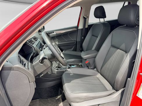 Used 2023 Volkswagen Tiguan SE w/ Panoramic Sunroof Package AWD/4WD image 24