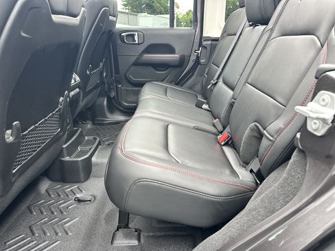 Used 2025 Jeep Wrangler Unlimited Rubicon AWD/4WD image 24