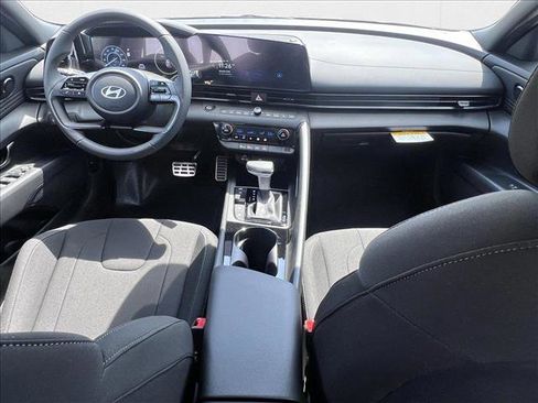 New 2025 Hyundai Elantra SEL image 11